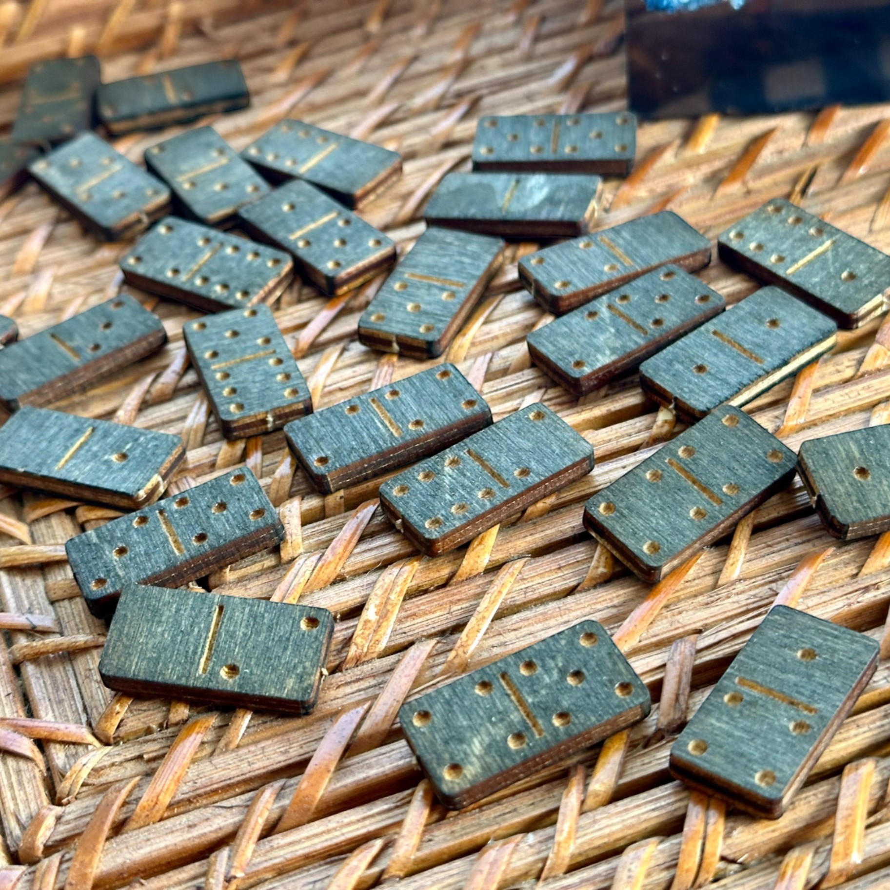 Games in the Round - Dominos - Image 3